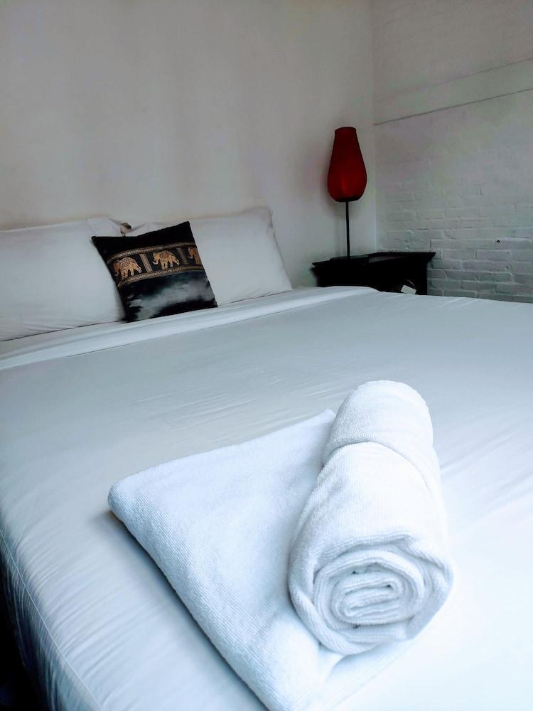 Pink Guest House Бангкок Экстерьер фото